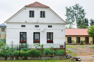 S kotlem na uhlí se jeho maminka trápila. Rozhodl se proto investovat veškeré úspory do radikální změny